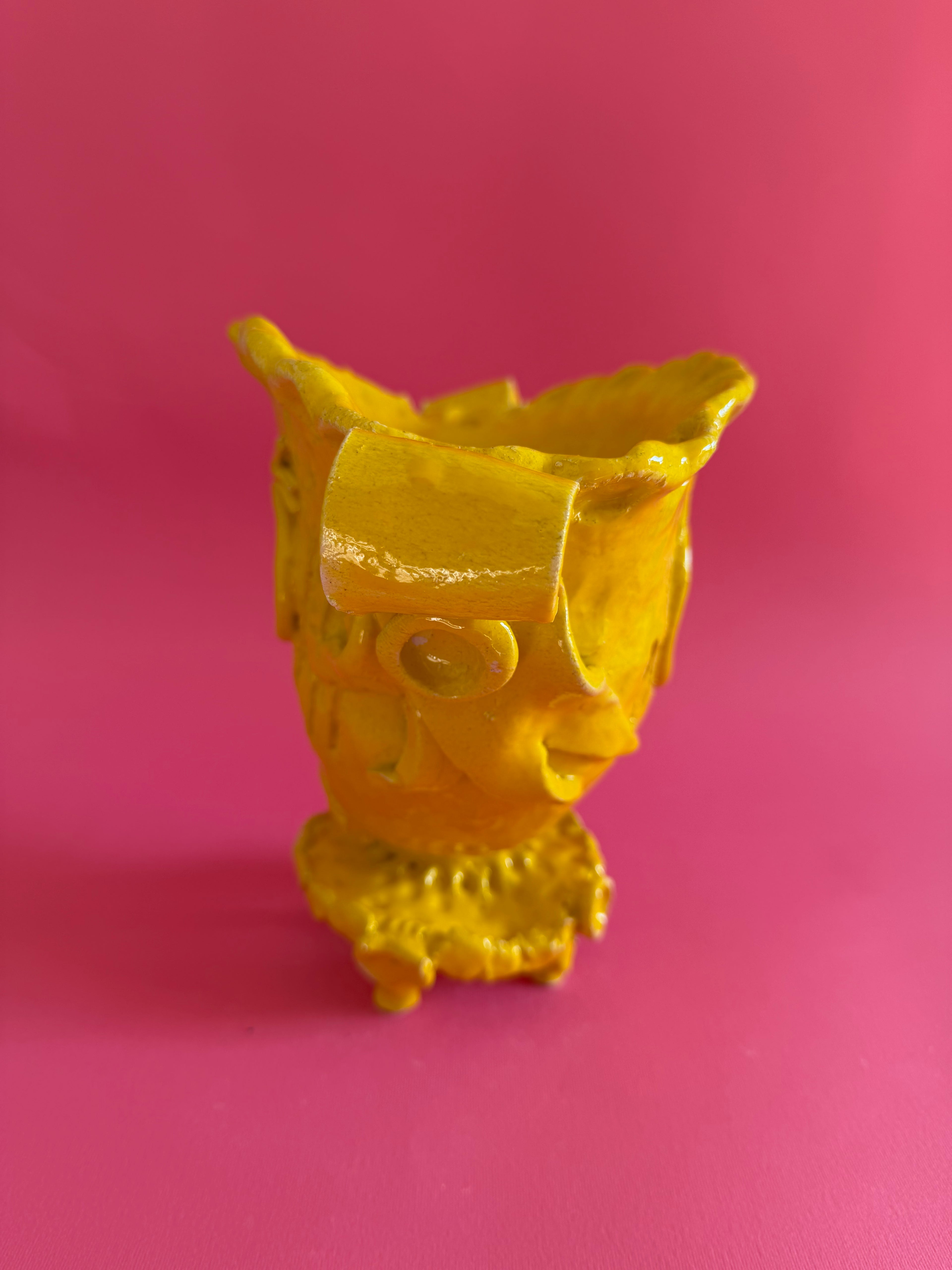 MAGNUS - anfora giallo con nastri e fiori con quattro piedi