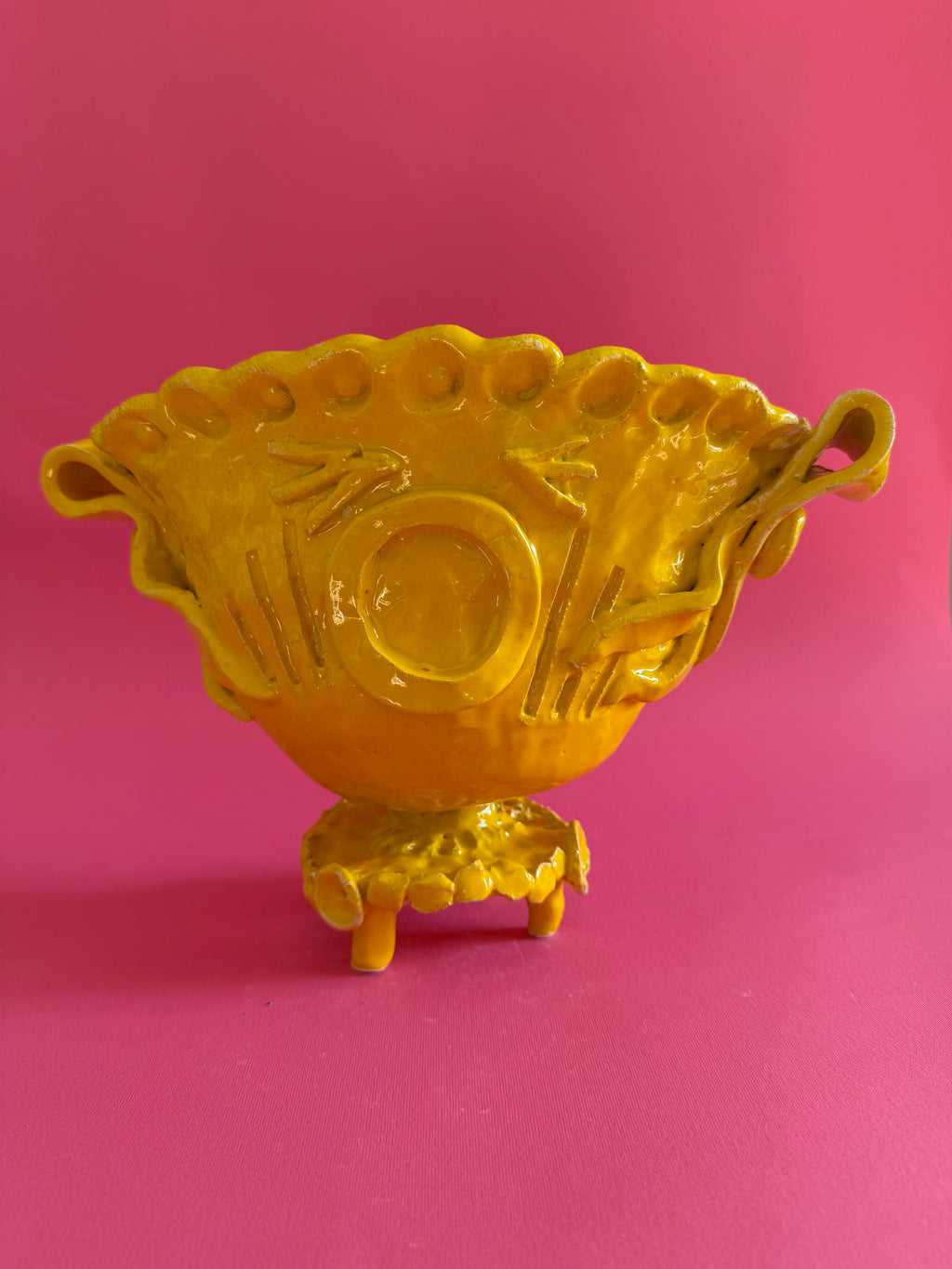 MAGNUS - anfora giallo con nastri e fiori con quattro piedi