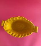 MAGNUS - anfora giallo con nastri e fiori con quattro piedi